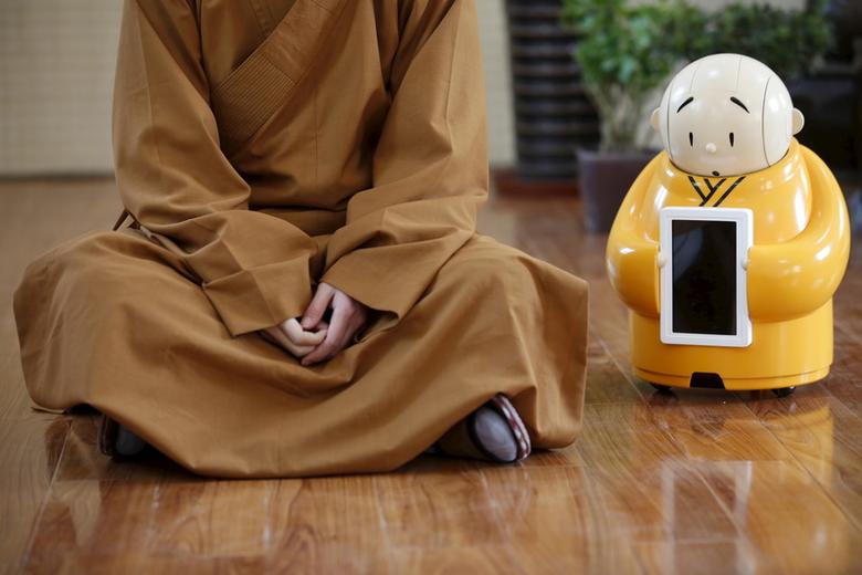 Bejing temple has Buddhist robot to answer life's hard questions REUTERS-Kim Kyung-Hoon
